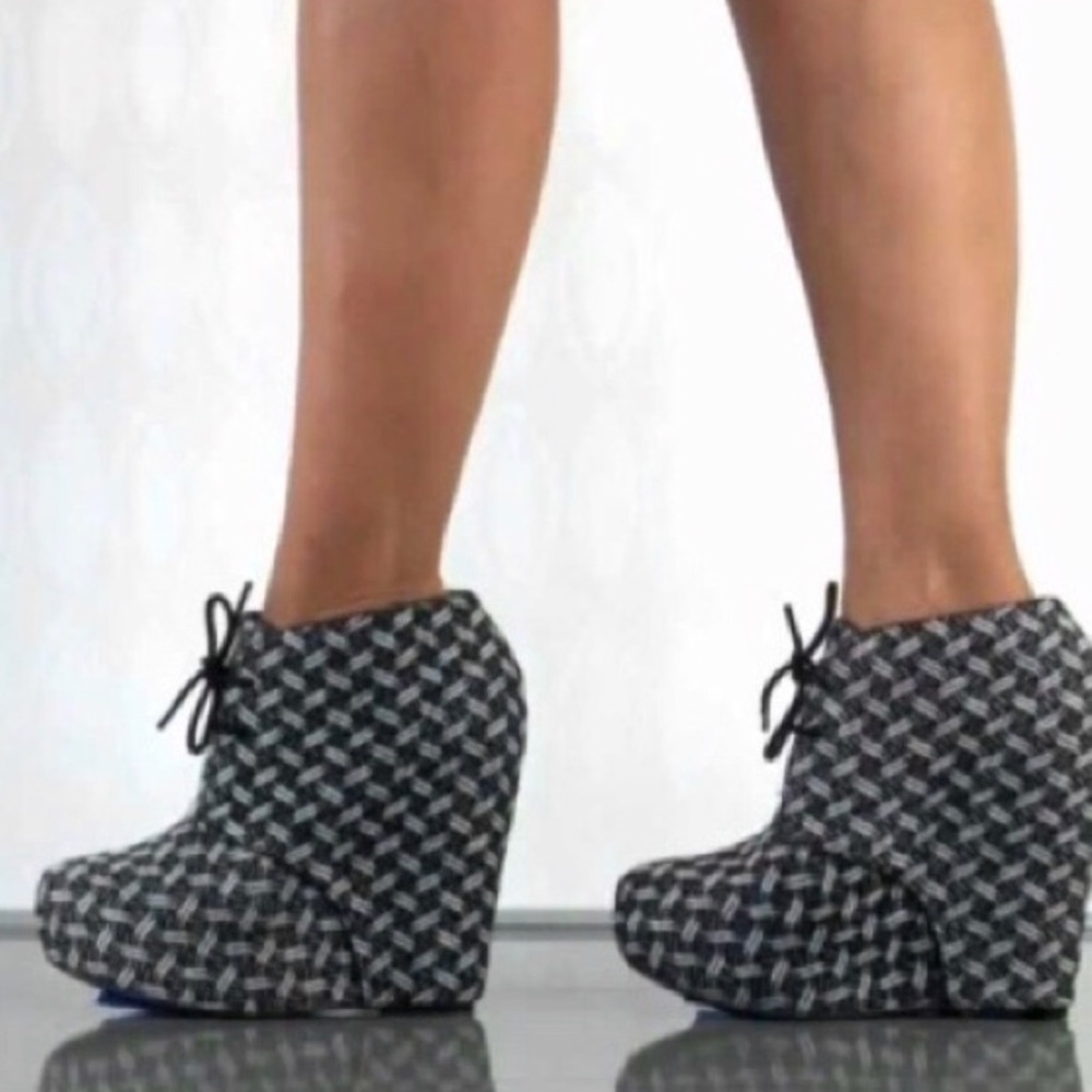 Steve Madden Woven Wedge
